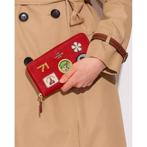 DISNEY COACH 50TH ANNIVERSARY RED LEATHER PATCH WALLET MINNIE MOUSE -nwt - Picture 4 of 9